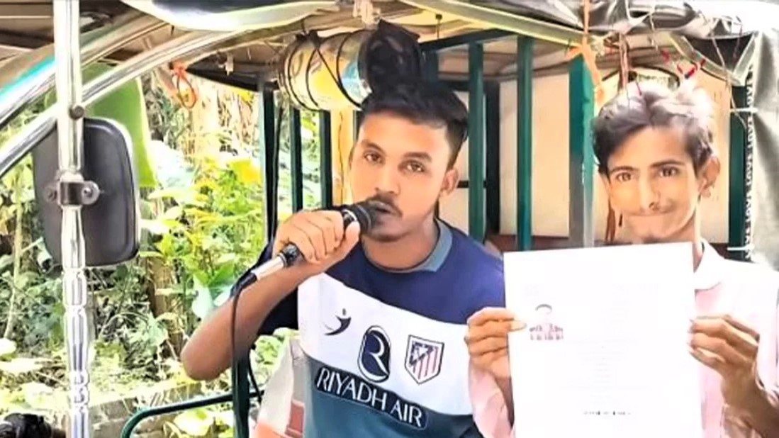 বিদেশ যেতে না পেরে মাইক ভাড়া করে এলাকাবাসীকে গালাগাল করলো যুবক